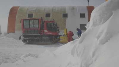 Repairs on a polar vehicle