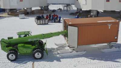 Logistic and technical operations after the arrival of the trans-Antarctica Convoy