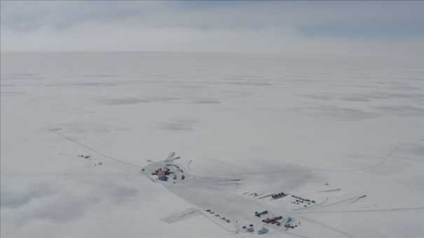 Wide shots of Concordia Station