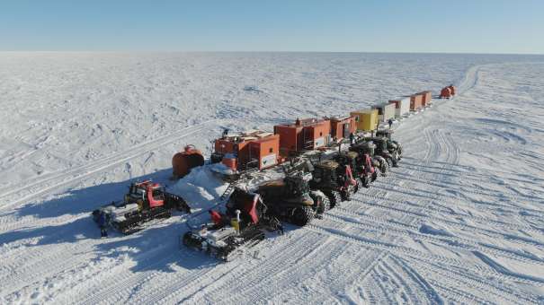 Supply convoy on its way to Concordia Station