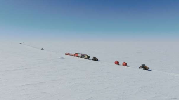 Supply convoy on its way to Concordia Station