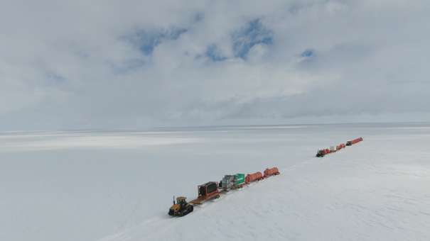 Supply convoy on its way to Concordia Station