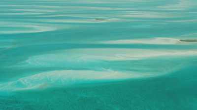 Harmonious sandbars shapes in the sea