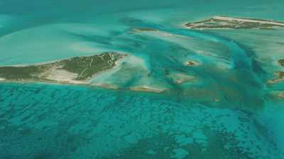 Shallow passages ans sandbars between islands of the banks