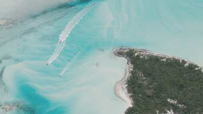 Motorboats among the islands and sandbars