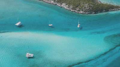 Sailboats and catamarans in the Bahamian waters