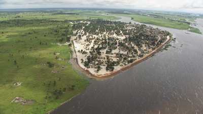 The unique access to Mossaka is the river