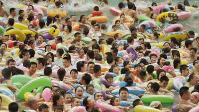 The overcrowded city wave swimming pool