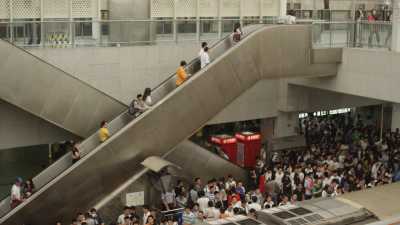 Crowd in Beijing's metro