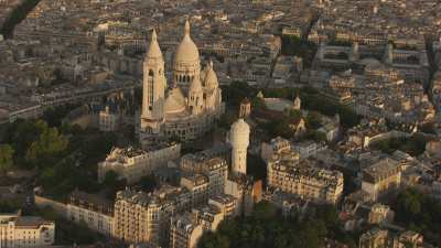 The Butte Montmartre crowned by the Sacré-Coeur