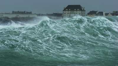 Heavy sea in front of the small Breton city of Saint-Guenole