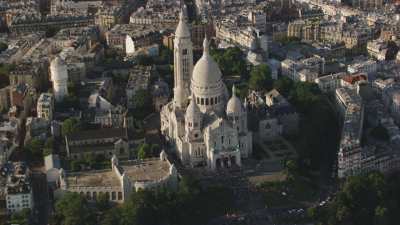 The Butte Montmartre crowned by the Sacré-Coeur