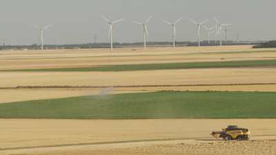 Wind Turbine and harvest in the Beauce region