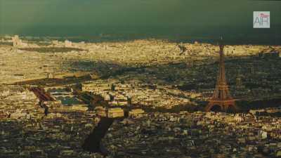 Paris: The Eiffel Tower in the cityscape / The Trocadéro