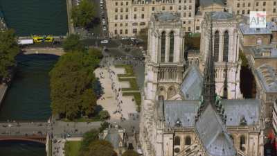 Paris: the historical centre / The Seine river and the islands / The  Louvre museum/ Centre Beaubourg / Place des Vosges / The university Jussieu