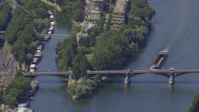 The river Seine, from the island of la Grande Jatte in Neuilly-sur-Seine up to the island l'Île Saint-Denis