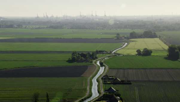 Approaches to the industrial port of Dunkirk