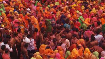 Holi, close shots on participants