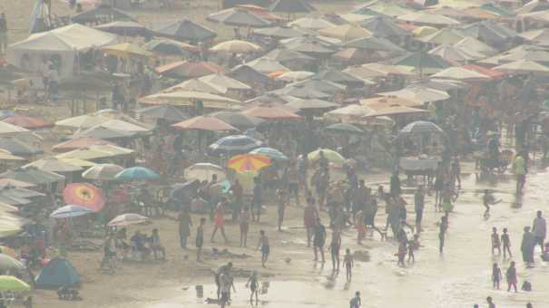 Crowd on Ras el Ma beach