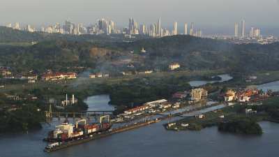 The canal and the city