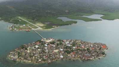 Isla Playon Chico and San Ignacio de Tupile