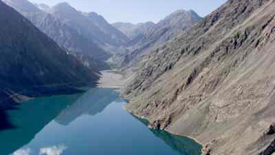 The natural Satpara lake