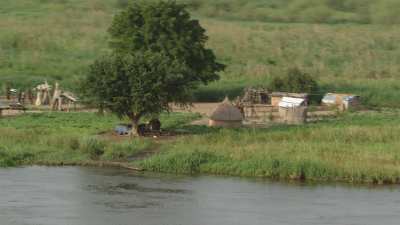 Huts on the nile's shores, north of Juba