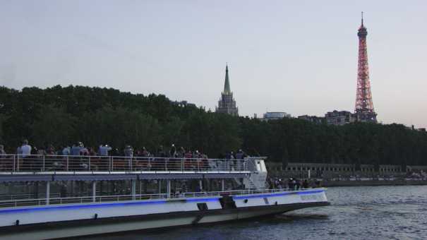 Paris tour Eiffel rushes longs