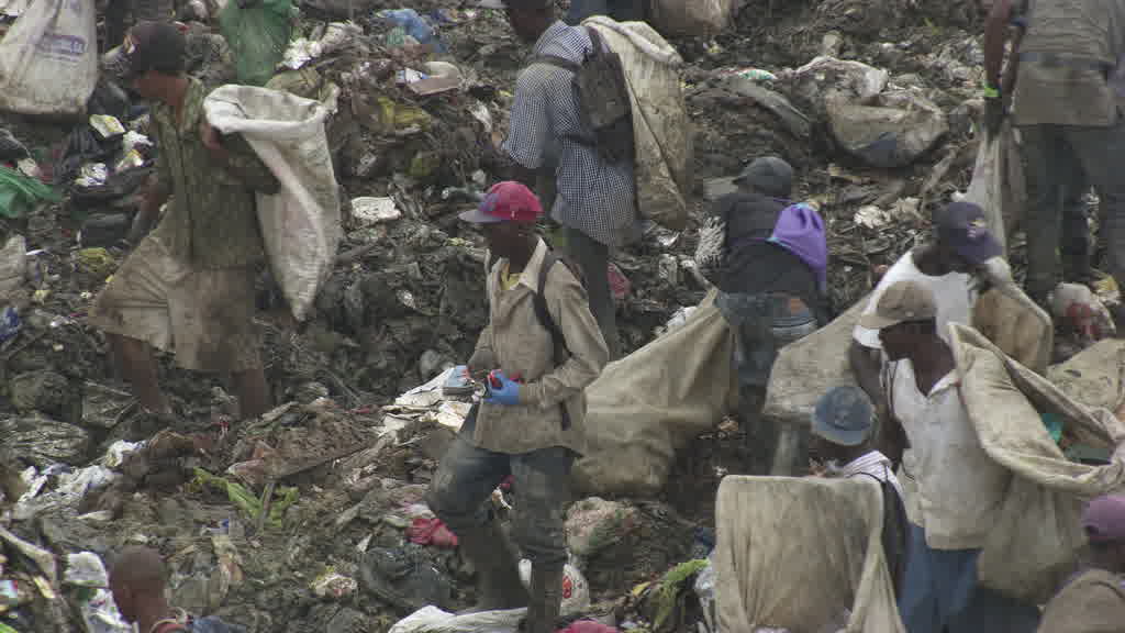 Impressionantes images des collecteurs de déchets