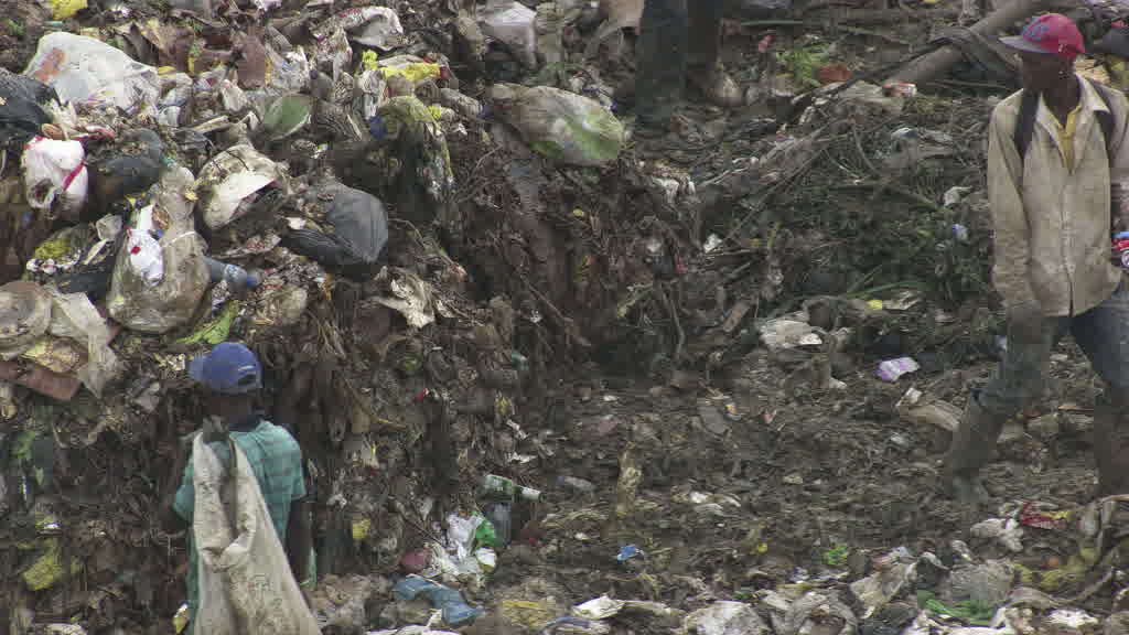 Impressionantes images des collecteurs de déchets