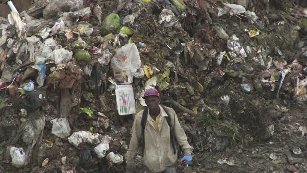 Impressionantes images des collecteurs de déchets