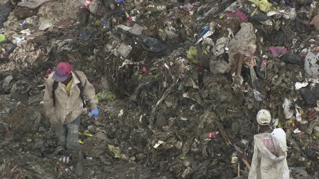 Impressionantes images des collecteurs de déchets