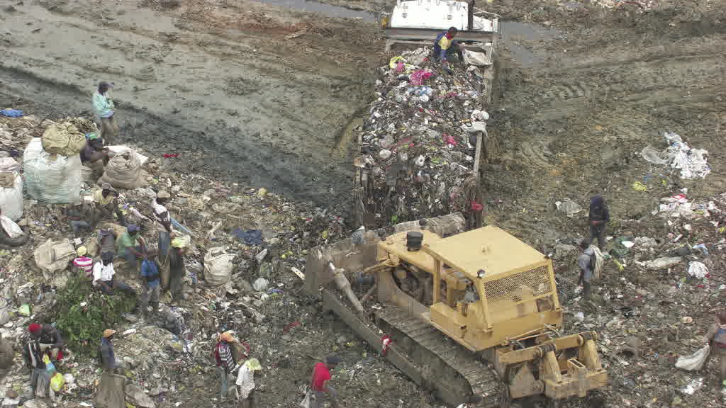 Impressionantes images des collecteurs de déchets