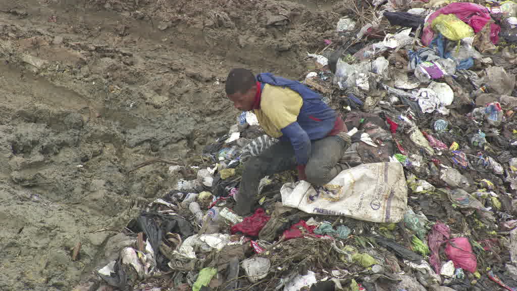 Impressionantes images des collecteurs de déchets