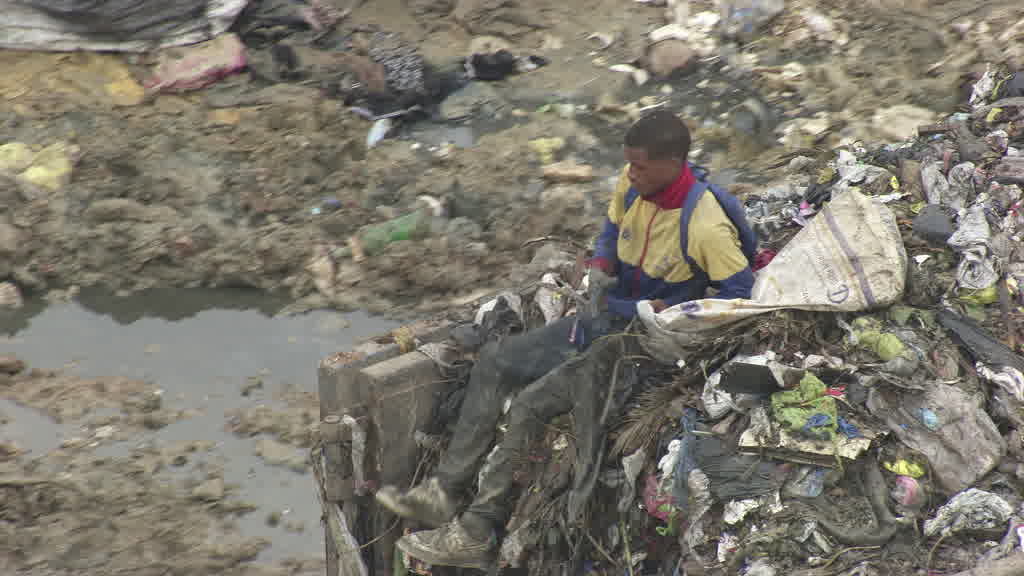 Impressionantes images des collecteurs de déchets