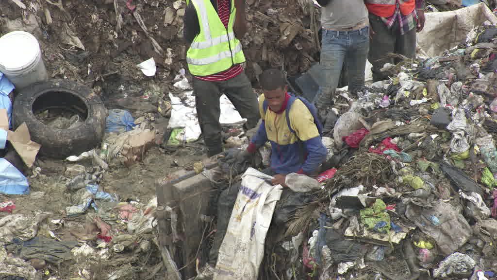 Impressionantes images des collecteurs de déchets