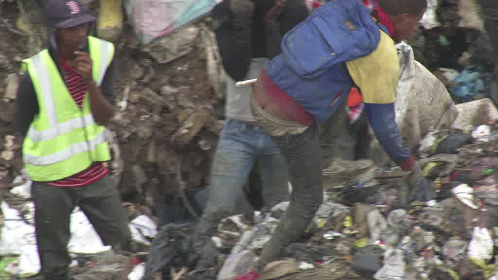 Impressionantes images des collecteurs de déchets