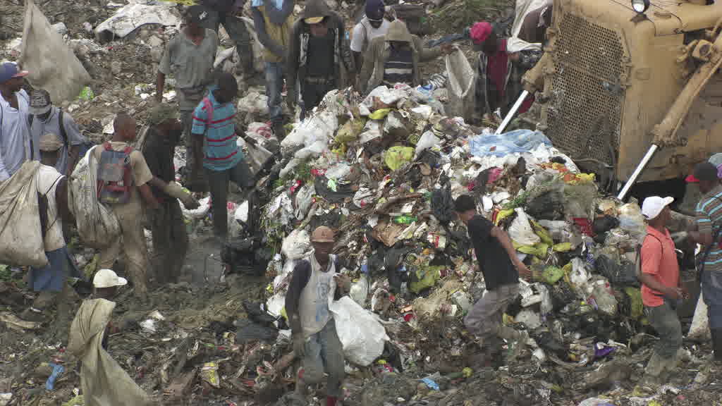 Impressionantes images des collecteurs de déchets