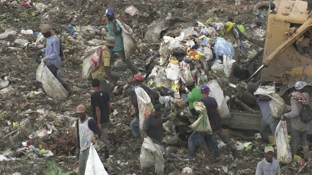 Impressionantes images des collecteurs de déchets