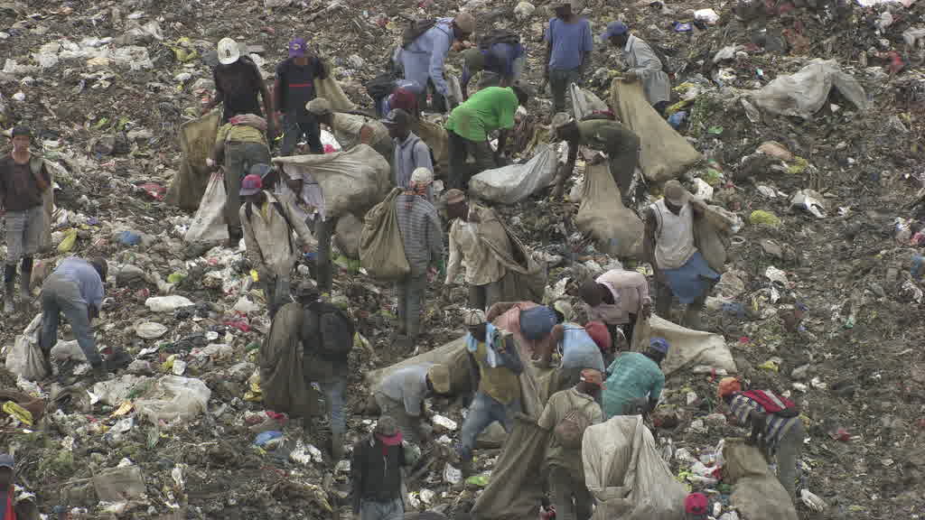 Impressionantes images des collecteurs de déchets