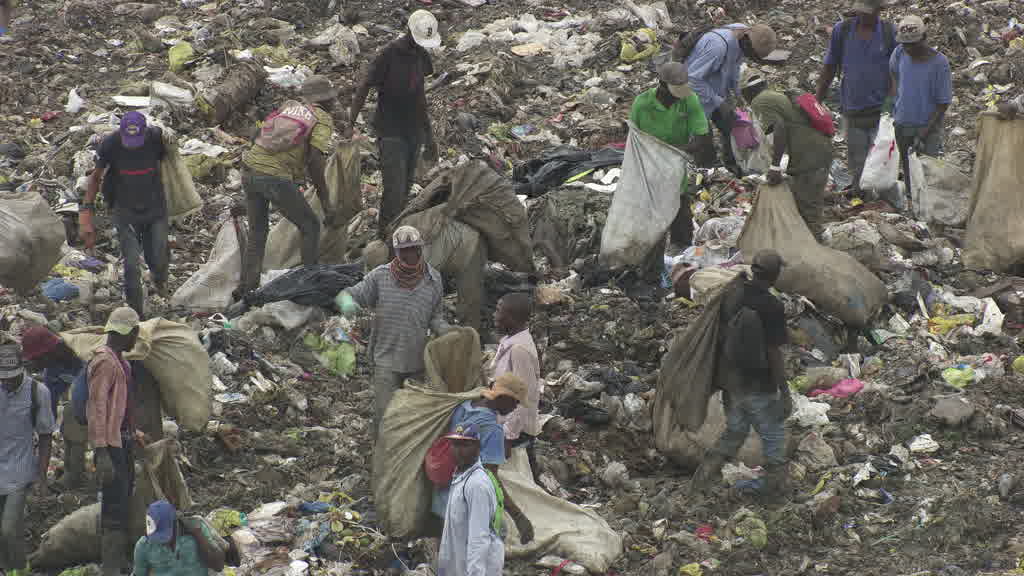 Impressionantes images des collecteurs de déchets