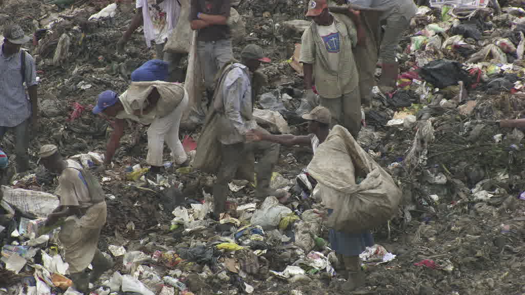 Impressionantes images des collecteurs de déchets