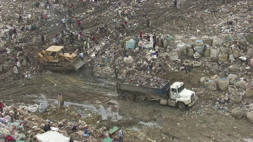 Impressionantes images des collecteurs de déchets