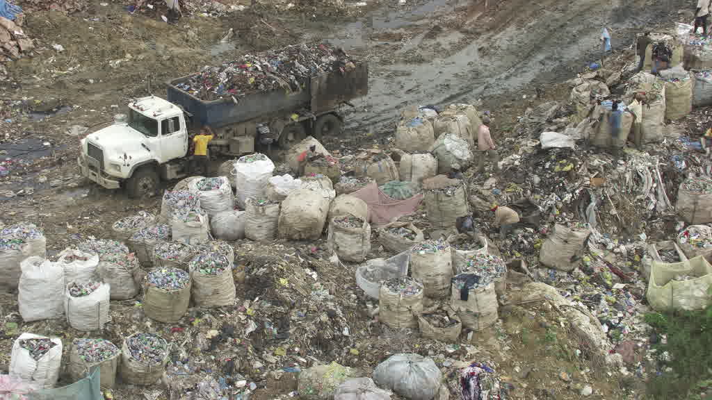 Impressionantes images des collecteurs de déchets