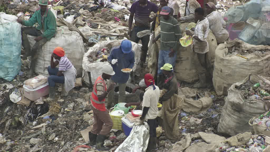 Impressionantes images des collecteurs de déchets