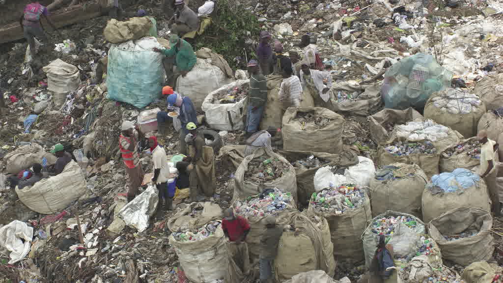 Impressionantes images des collecteurs de déchets