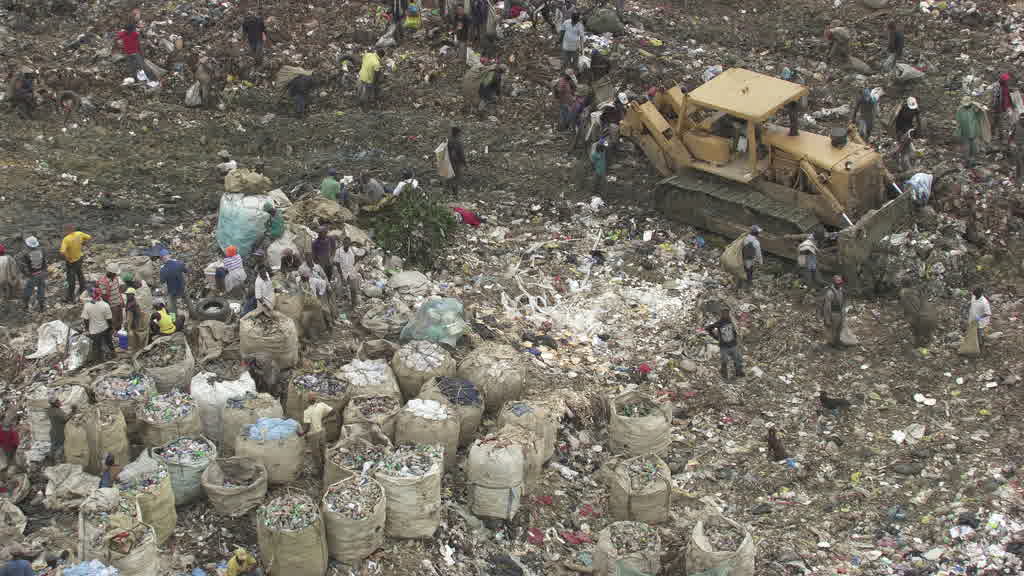 Impressionantes images des collecteurs de déchets